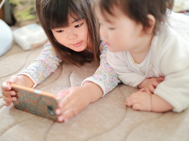 子どもがゲームやスマホ動画をやめない！親の言うことを聞かない子に効く“魔法の声かけ”