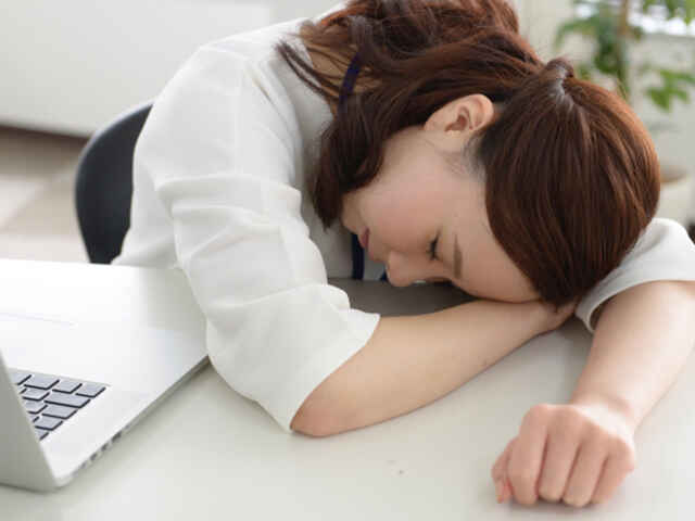 睡眠不足が認知症リスクを高める？！