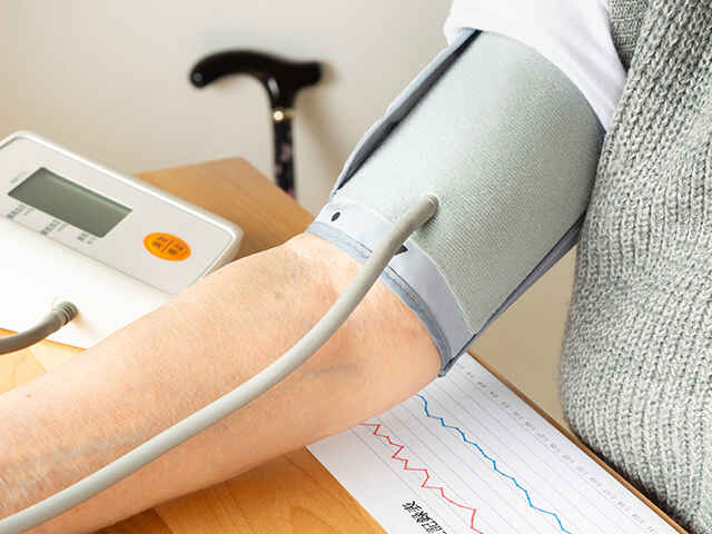 朝方に上昇しやすい血圧に注意